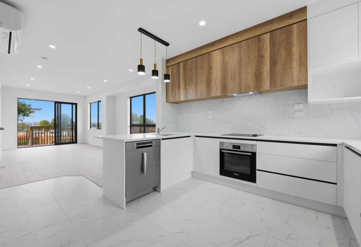 Brandnew freehold 3 beds 2.5 baths home with car park, Walking distance to Glen Innes Train Station, town centre, 0.4 km to Glen Innes School, 0.7 km to Tamaki College, 0.9 km to Glen Taylor School, 15/48 Epping Street, Glen Innes, Auckland