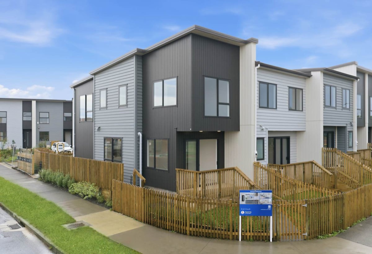 Brandnew freehold 3 beds 2.5 baths home with car park, Walking distance to Glen Innes Train Station, town centre, 0.4 km to Glen Innes School, 0.7 km to Tamaki College, 0.9 km to Glen Taylor School, 15/48 Epping Street, Glen Innes, Auckland