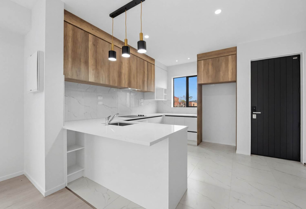 Brandnew freehold 3 beds 2.5 baths home with car park, Walking distance to Glen Innes Train Station, town centre, 0.4 km to Glen Innes School, 0.7 km to Tamaki College, 0.9 km to Glen Taylor School, 15/48 Epping Street, Glen Innes, Auckland