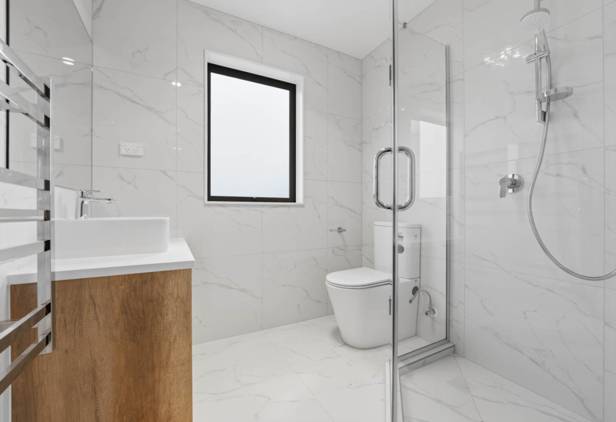 Brandnew freehold 3 beds 2.5 baths home with car park, Walking distance to Glen Innes Train Station, town centre, 0.4 km to Glen Innes School, 0.7 km to Tamaki College, 0.9 km to Glen Taylor School, 15/48 Epping Street, Glen Innes, Auckland