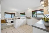 Double Grammar school zone, Standalone 3 beds + study room 2 baths home with double garage on 1/3 share of 1,510m², 1 km to Royal Oak School, 2.8 km to Epsom Girls’ Grammar School, 3.5 km to Auckland Grammar, 3/19A Selwyn Road, Epsom, Auckland