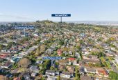 Double Grammar school zone, Standalone 3 beds + study room 2 baths home with double garage on 1/3 share of 1,510m², 1 km to Royal Oak School, 2.8 km to Epsom Girls’ Grammar School, 3.5 km to Auckland Grammar, 3/19A Selwyn Road, Epsom, Auckland
