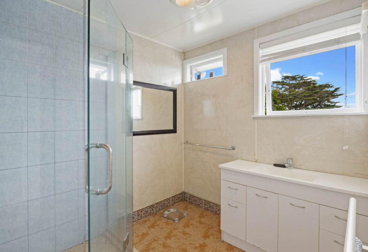 MORTGAGEE SALE, 1012m2 section, 4 beds 1 bath house with double garage, road frontage section zoned Terrace Housing and Apartment Building. close to the train station, bus routes, supermarkets, and shopping centre, 0.8 km to Glen Eden School and Kelston Girls’ College, 1A Pleasant Road, Glen Eden, Auckland