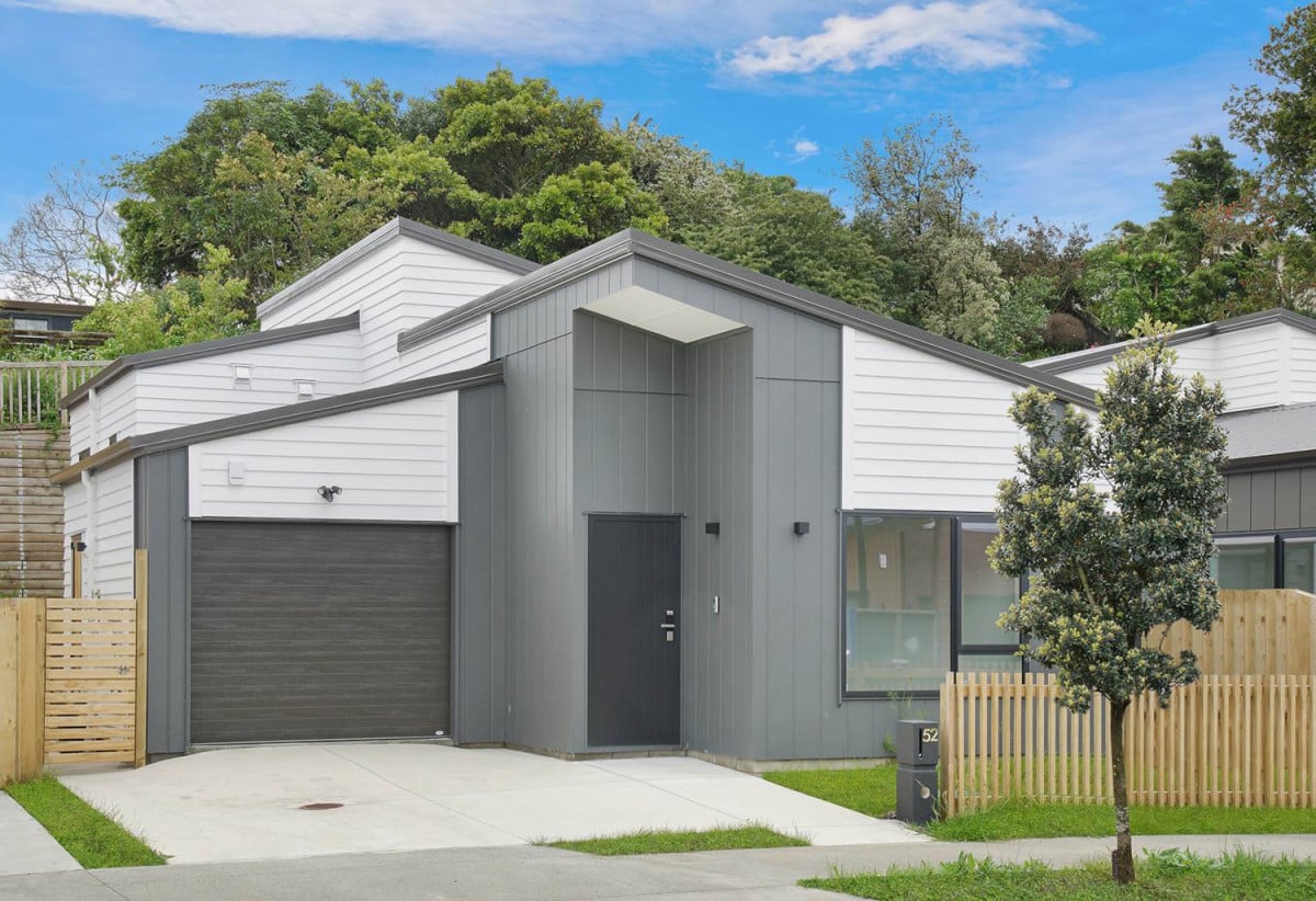 Brandnew standalone 4 beds 2 baths house with garage, close to Opaheke School, Rosehill College, and Opaheke Reserve, 52 Bannockburn Road, Opaheke, Auckland