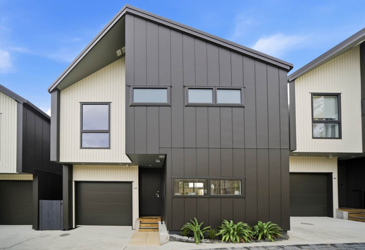 10-Year Stamford Warranty, Brandnew standalone 3 beds 2.5 baths home with garage, close to beach waterfront reserve, walking tracks, Beach Haven Village, 0.5 km to Beach Haven School, 1.3 km to Birkdale Intermediate School, 10E Neptune Avenue, Beach Haven, Auckland