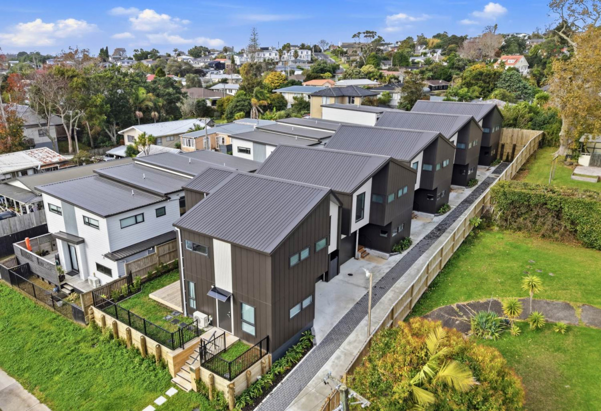 10-Year Stamford Warranty, Brandnew standalone 3 beds 2.5 baths home with garage, close to beach waterfront reserve, walking tracks, Beach Haven Village, 0.5 km to Beach Haven School, 1.3 km to Birkdale Intermediate School, 10E Neptune Avenue, Beach Haven, Auckland