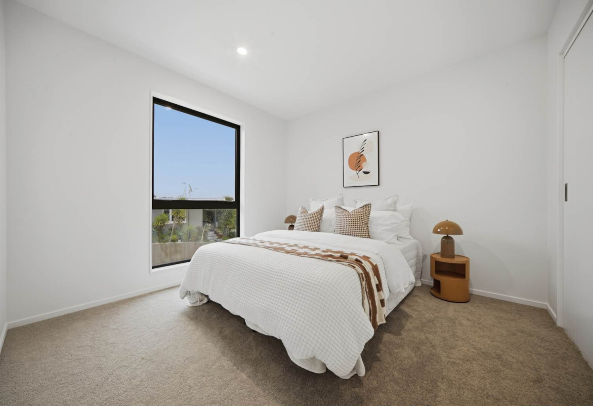 10-Year Stamford Warranty, Brandnew standalone 3 beds 2.5 baths home with garage, close to beach waterfront reserve, walking tracks, Beach Haven Village, 0.5 km to Beach Haven School, 1.3 km to Birkdale Intermediate School, 10D Neptune Avenue, Beach Haven, Auckland