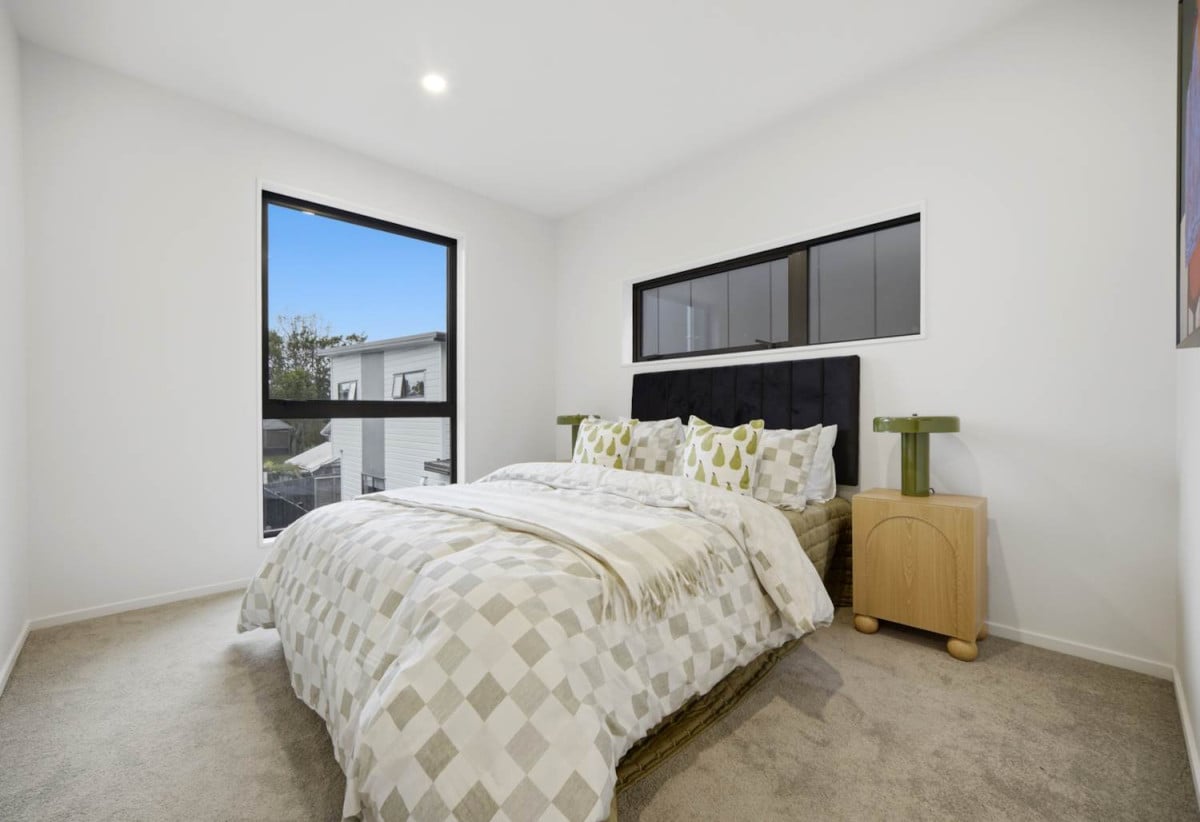 10-Year Stamford Warranty, Brandnew standalone 3 beds 2.5 baths home with garage, close to beach waterfront reserve, walking tracks, Beach Haven Village, 0.5 km to Beach Haven School, 1.3 km to Birkdale Intermediate School, 10E Neptune Avenue, Beach Haven, Auckland