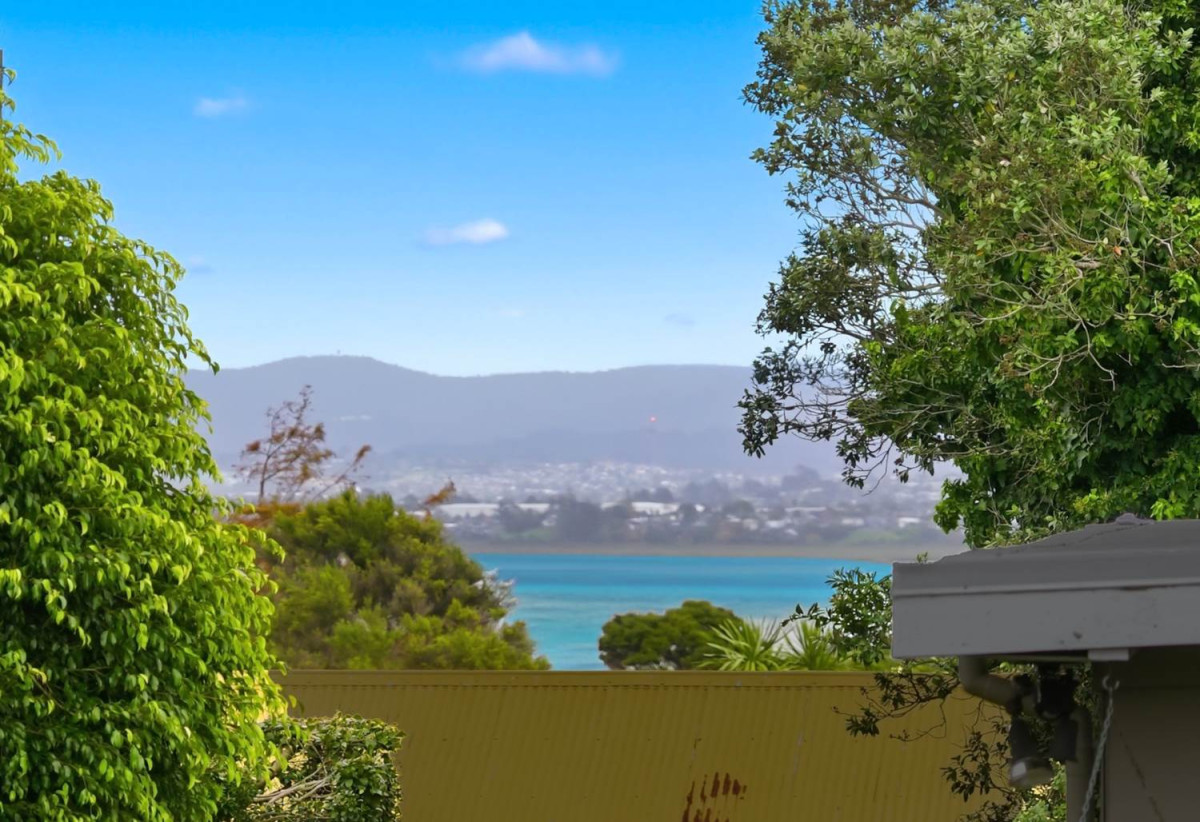 10-Year Stamford Warranty, Brandnew standalone 3 beds 2.5 baths home with garage, close to beach waterfront reserve, walking tracks, Beach Haven Village, 0.5 km to Beach Haven School, 1.3 km to Birkdale Intermediate School, 10E Neptune Avenue, Beach Haven, Auckland