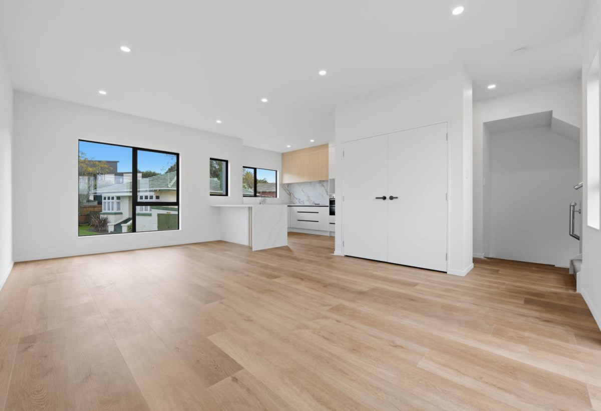 Brandnew 4 beds 2.5 baths home with garage, close to Lynn Mall, schools, 1 km to Fruitvale Road School, 4/5 Arawa Street, New Lynn, Auckland
