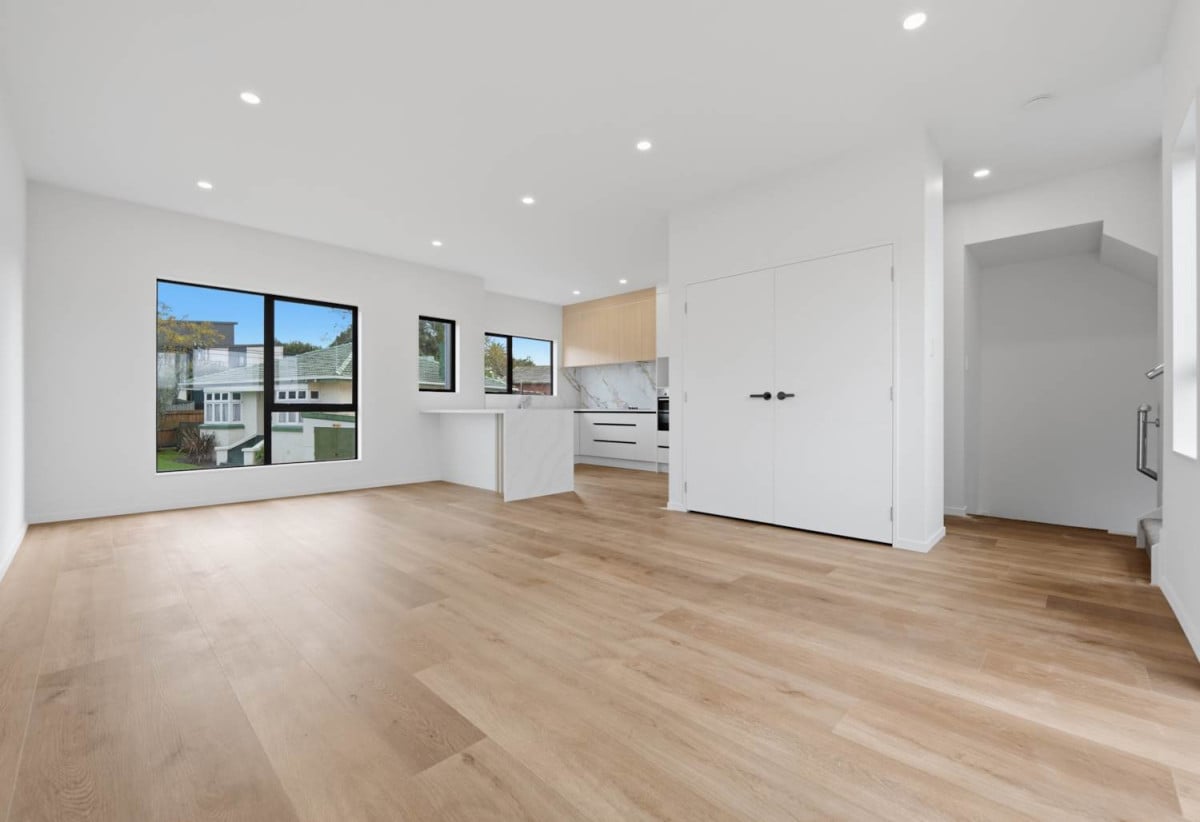 Brandnew 4 beds 2.5 baths home with garage, close to Lynn Mall, schools, 1 km to Fruitvale Road School, 2,4,5,6/5 Arawa Street, New Lynn, Auckland