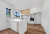 Brandnew 4 beds 2.5 baths home with garage, close to Lynn Mall, schools, 1 km to Fruitvale Road School, 2,4,5,6/5 Arawa Street, New Lynn, Auckland