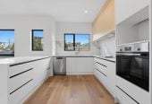 Brandnew 4 beds 2.5 baths home with garage, close to Lynn Mall, schools, 1 km to Fruitvale Road School, 2,4,5,6/5 Arawa Street, New Lynn, Auckland