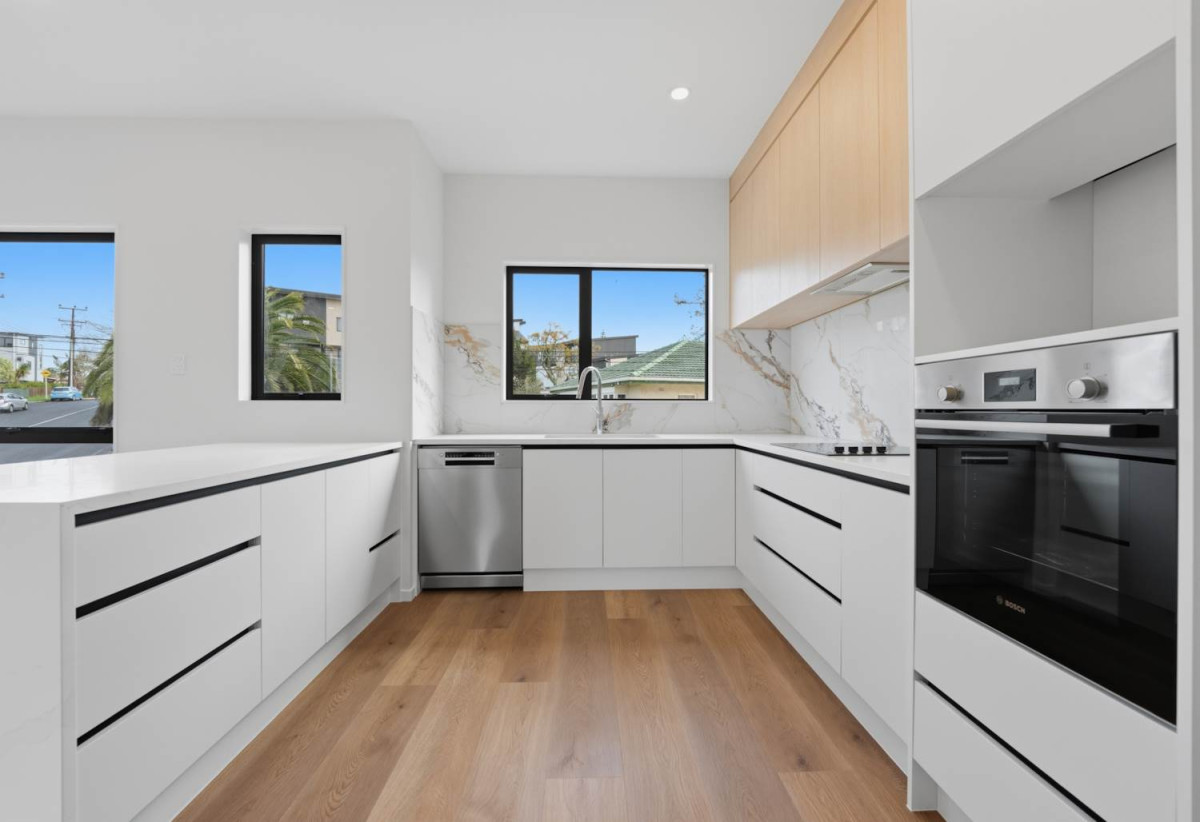 Brandnew 4 beds 2.5 baths home with garage, close to Lynn Mall, schools, 1 km to Fruitvale Road School, 2,4,5,6/5 Arawa Street, New Lynn, Auckland