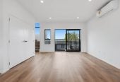 Brandnew 4 beds 2.5 baths home with garage, close to Lynn Mall, schools, 1 km to Fruitvale Road School, 2/5 Arawa Street, New Lynn, Auckland