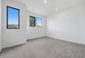 Brandnew 4 beds 2.5 baths home with garage, close to Lynn Mall, schools, 1 km to Fruitvale Road School, 5/5 Arawa Street, New Lynn, Auckland