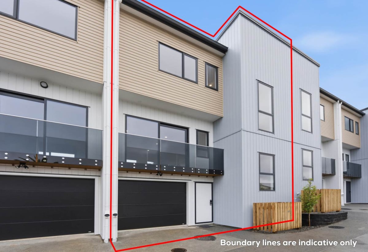 Brandnew 4 beds 2.5 baths home with garage, close to Lynn Mall, schools, 1 km to Fruitvale Road School, 2,4,5,6/5 Arawa Street, New Lynn, Auckland