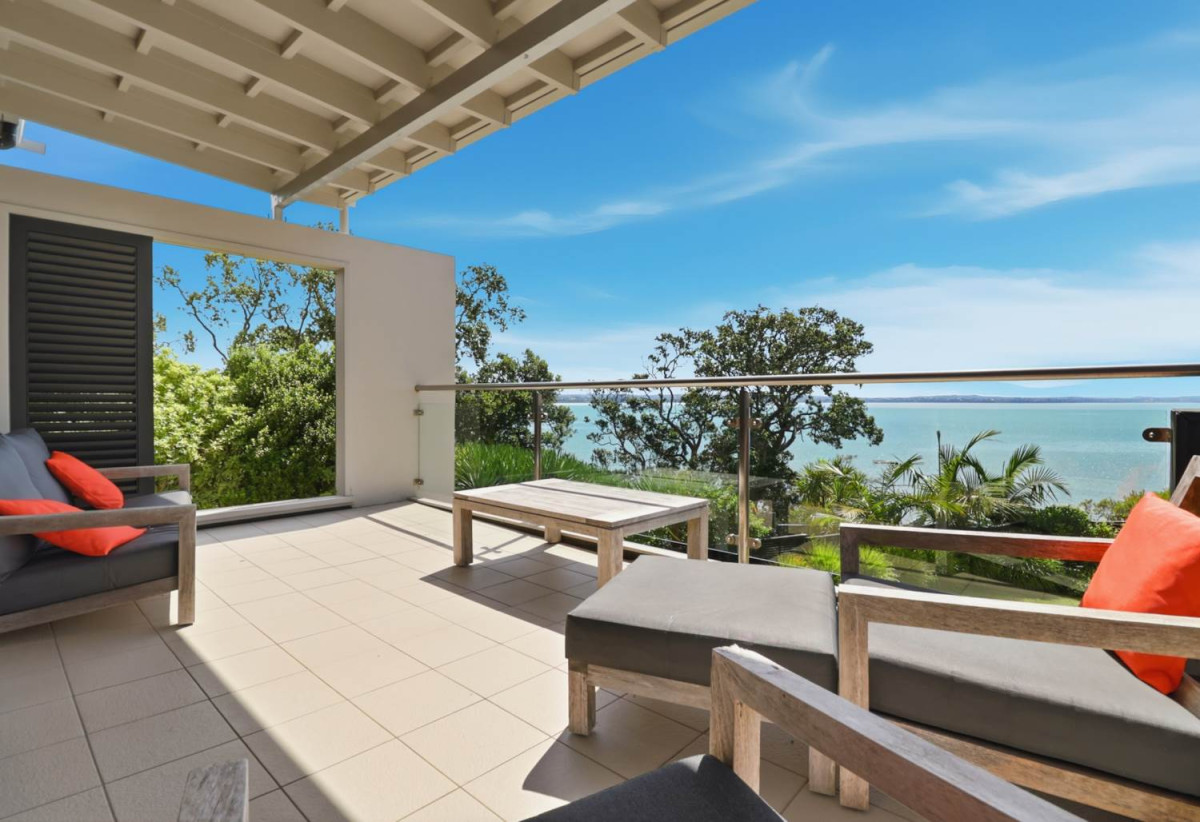 829m2 section, Motivated Vendor, 361m2 Sea Views 4 beds + office 3 baths house triple garage and swimming pool, close to schools, shops, parks, easy motorway access, 0.6 km to Pt Chevalier School, 1.7 km to Western Springs College and Pasadena Intermediate, 70 St Michaels Avenue, Pt Chevalier, Auckland