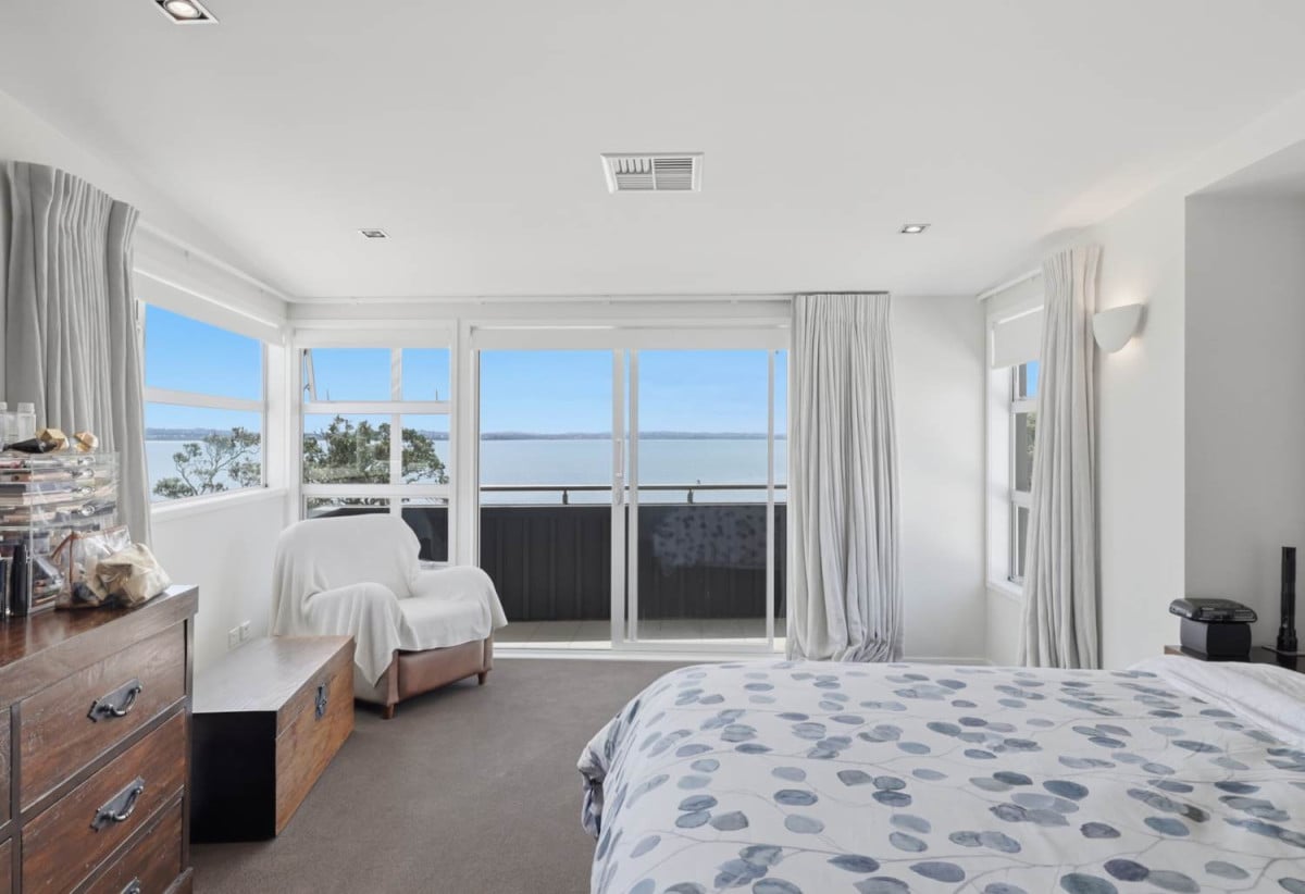 829m2 section, Motivated Vendor, 361m2 Sea Views 4 beds + office 3 baths house triple garage and swimming pool, close to schools, shops, parks, easy motorway access, 0.6 km to Pt Chevalier School, 1.7 km to Western Springs College and Pasadena Intermediate, 70 St Michaels Avenue, Pt Chevalier, Auckland