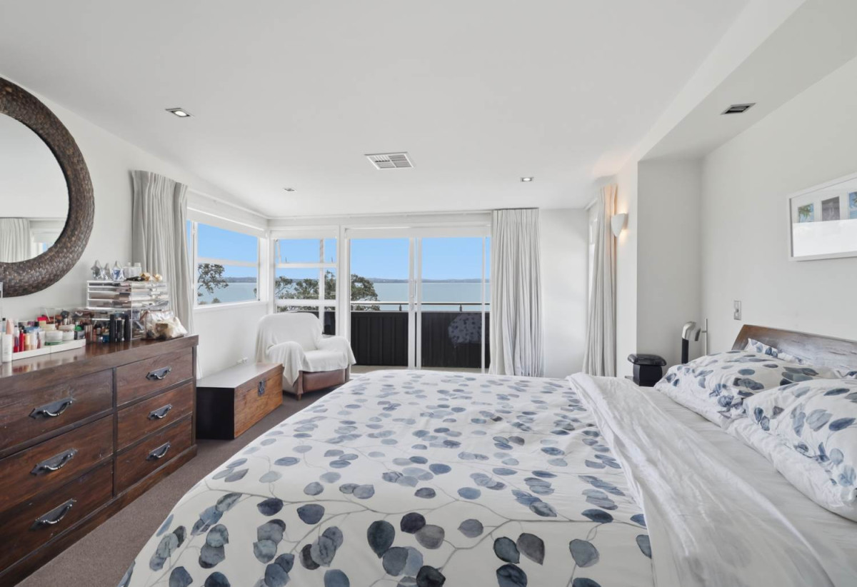 829m2 section, Motivated Vendor, 361m2 Sea Views 4 beds + office 3 baths house triple garage and swimming pool, close to schools, shops, parks, easy motorway access, 0.6 km to Pt Chevalier School, 1.7 km to Western Springs College and Pasadena Intermediate, 70 St Michaels Avenue, Pt Chevalier, Auckland