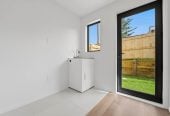 Brandnew 3 beds 1.5 baths home with garage, close to Lynn Mall, schools, 1 km to Fruitvale Road School, 6/5 Arawa Street, New Lynn, Auckland