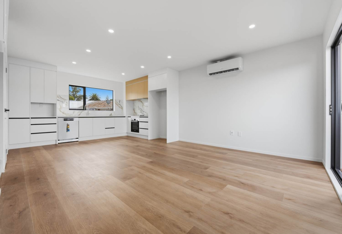 Brandnew 3 beds 1.5 baths home with garage, close to Lynn Mall, schools, 1 km to Fruitvale Road School, 6/5 Arawa Street, New Lynn, Auckland