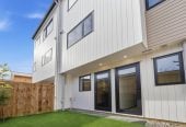 Brandnew 3 beds 1.5 baths home with garage, close to Lynn Mall, schools, 1 km to Fruitvale Road School, 6/5 Arawa Street, New Lynn, Auckland