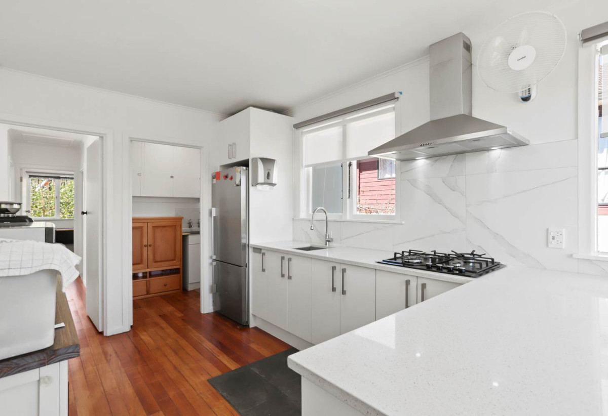 MORTGAGEE SALE, 1012m2 THAB-zoned property, 2 beds 1 bath house, According to a current real estate advertisement, concept plans have been prepared for eight dwellings comprising six standalone homes and one duplex, with the project reportedly at Resource Consent design stage. within walking distance of WestCity, Henderson Train Station, parks and major retail amenities, 0.4 km to Henderson School, 0.6 km to Henderson High School, 39 Newington Road, Henderson, Auckland