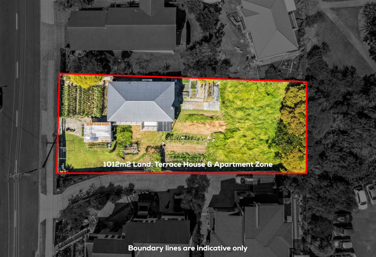 MORTGAGEE SALE, 1012m2 THAB-zoned property, 2 beds 1 bath house, According to a current real estate advertisement, concept plans have been prepared for eight dwellings comprising six standalone homes and one duplex, with the project reportedly at Resource Consent design stage. within walking distance of WestCity, Henderson Train Station, parks and major retail amenities, 0.4 km to Henderson School, 0.6 km to Henderson High School, 39 Newington Road, Henderson, Auckland