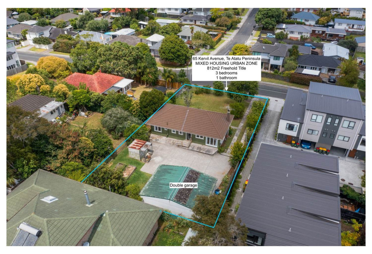 MORTGAGEE SALE, 812m2 section, 3 beds 1 bath house with double garage, according to a past realestate advertisement a Resource Consent has been submitted for five modern four-bedroom homes, close to schools, local shops, 0.5 km to Peninsula Primary School, 0.6 km to Matipo Road School and Te Atatu Intermediate, 65 Kervil Avenue, Te Atatu Peninsula, Auckland