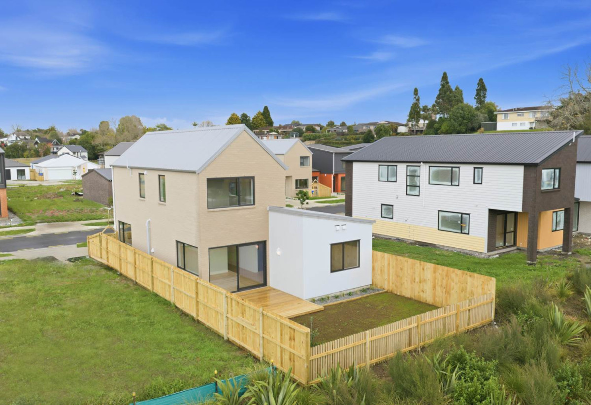 Brandnew rick & Oblique 3 beds 2.5 baths house with garage, close to schools, Opaheke Sports Park, shops, easy motorway access, 11 Stableford Crescent, Opaheke, Auckland