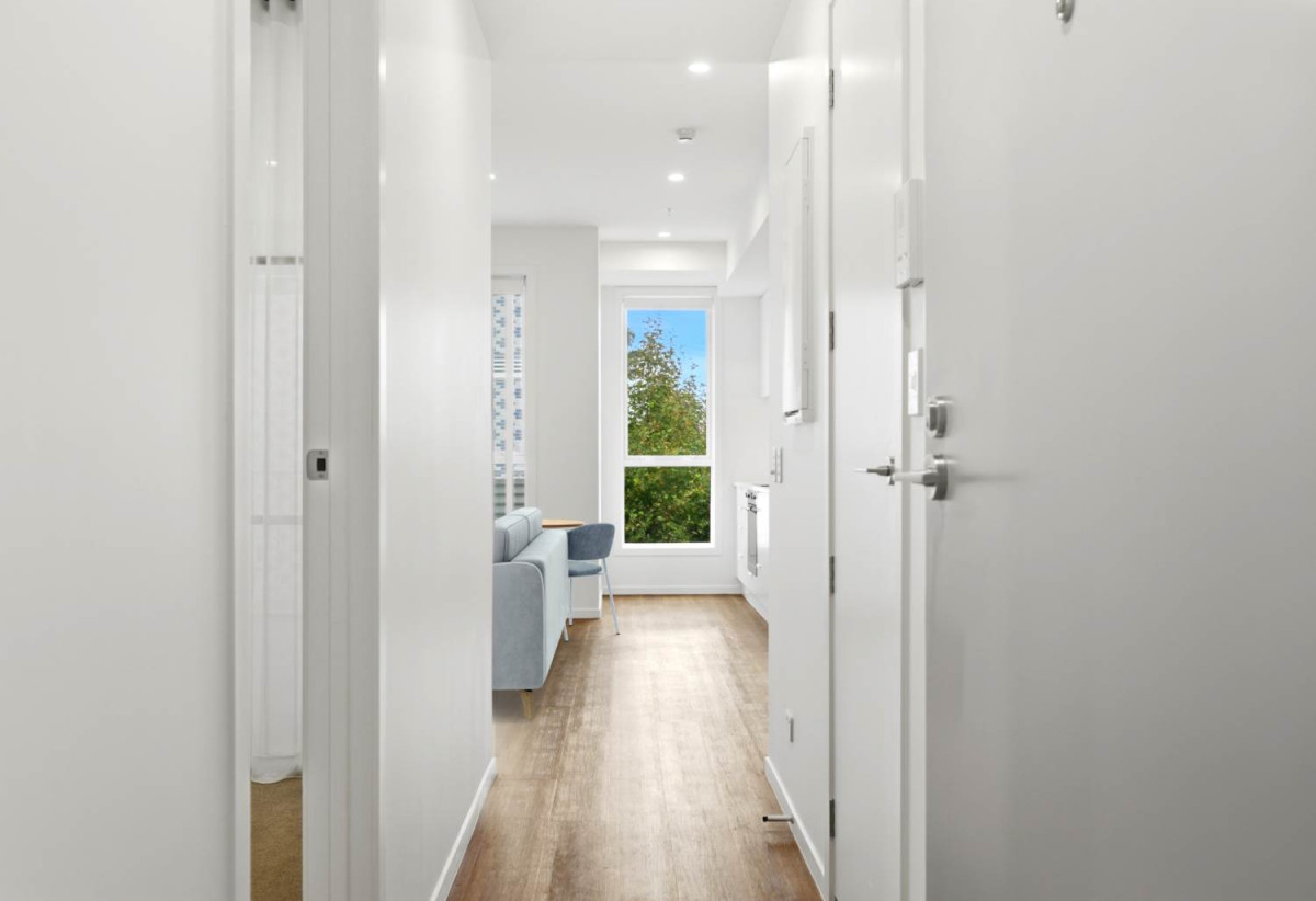 Forget the Council CV, 50m2 1 bed 1 bath apartment, close to schools, shops, shopping centres, 0.6 km to Onehunga Primary School, 1.2 km to Royal Oak Intermediate School, 110/9D Jordan Avenue, Onehunga, Auckland