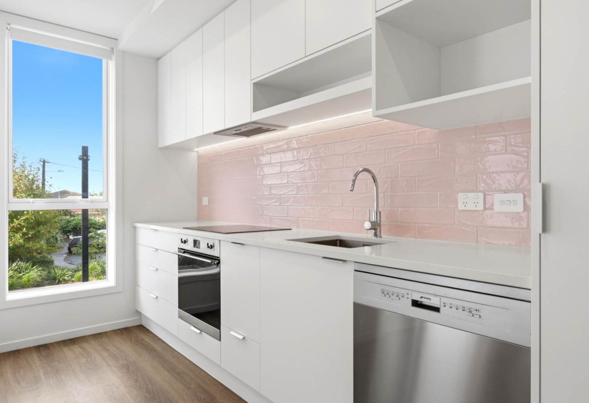 Forget the Council CV, 50m2 1 bed 1 bath apartment, close to schools, shops, shopping centres, 0.6 km to Onehunga Primary School, 1.2 km to Royal Oak Intermediate School, 110/9D Jordan Avenue, Onehunga, Auckland