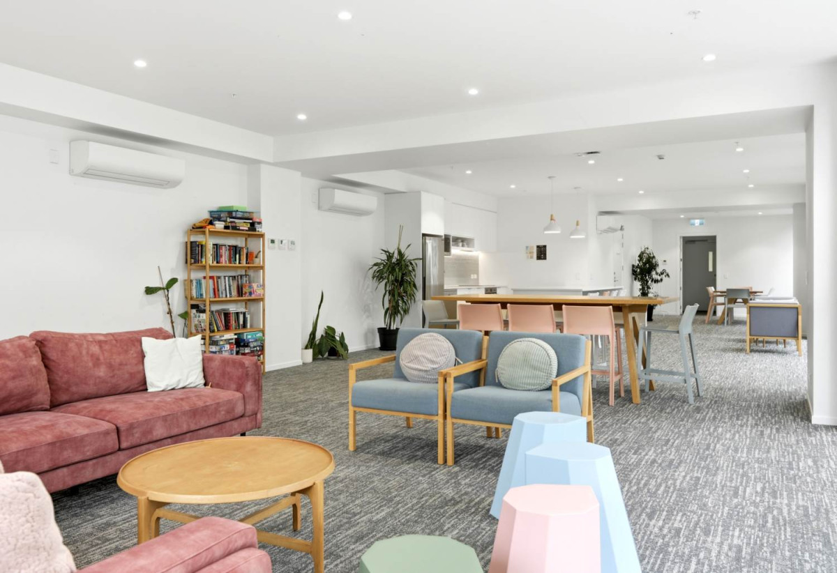 Forget the Council CV, 50m2 1 bed 1 bath apartment, close to schools, shops, shopping centres, 0.6 km to Onehunga Primary School, 1.2 km to Royal Oak Intermediate School, 110/9D Jordan Avenue, Onehunga, Auckland