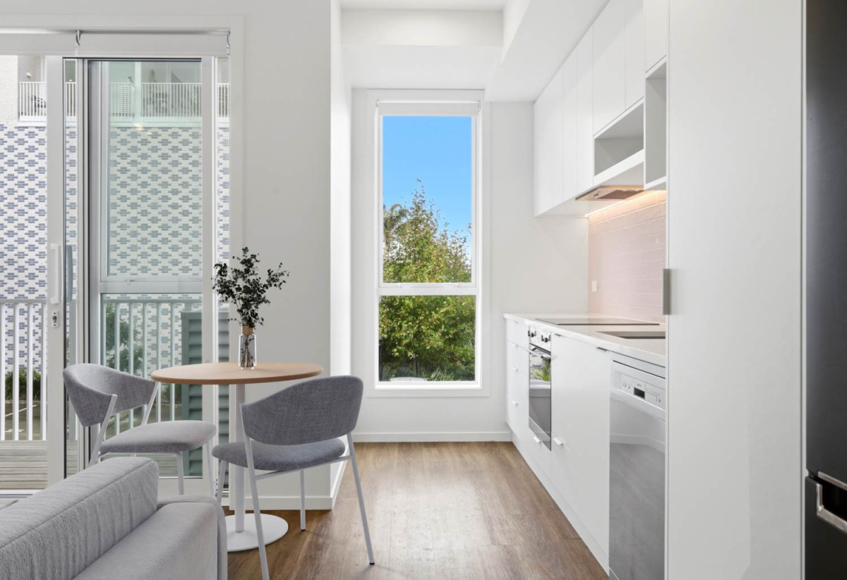Forget the Council CV, 50m2 1 bed 1 bath apartment, close to schools, shops, shopping centres, 0.6 km to Onehunga Primary School, 1.2 km to Royal Oak Intermediate School, 110/9D Jordan Avenue, Onehunga, Auckland