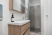 Forget the Council CV, 50m2 1 bed 1 bath apartment, close to schools, shops, shopping centres, 0.6 km to Onehunga Primary School, 1.2 km to Royal Oak Intermediate School, 110/9D Jordan Avenue, Onehunga, Auckland