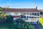 3 beds house on 847m2 section with RC, EPA approved for five standalone homes, BC can be provided prior to settlement, 0.5 km to Sunny Hills School, 1.3 km to Farm Cove Intermediate, 1.9 km to Pakuranga College, 5 Willow Way, Sunnyhills, Auckland