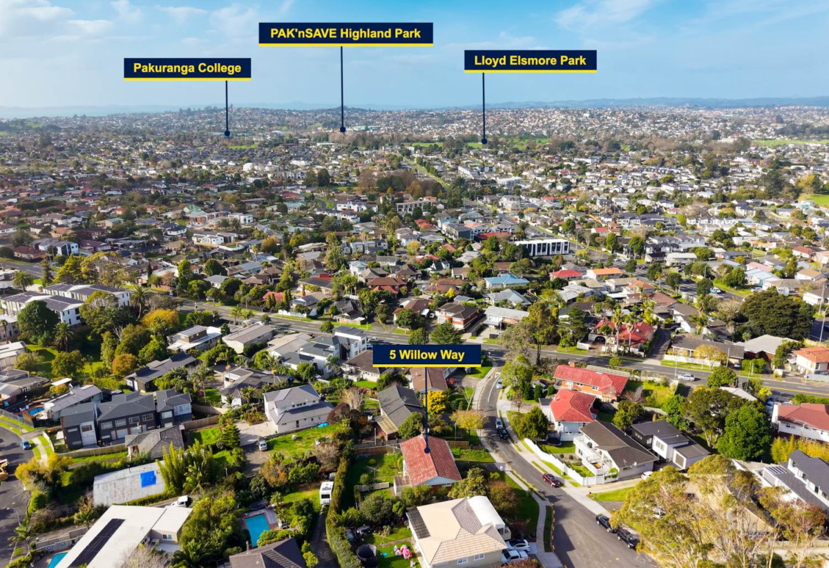 3 beds house on 847m2 section with RC, EPA approved for five standalone homes, BC can be provided prior to settlement, 0.5 km to Sunny Hills School, 1.3 km to Farm Cove Intermediate, 1.9 km to Pakuranga College, 5 Willow Way, Sunnyhills, Auckland