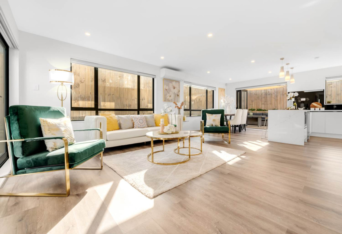 Standalone 5 beds (2 ensuites) + study nook 4.5 baths home with garage, 2 beds 2.5 baths ground floor, close to schools, shopping centres, 0.5 km to Riverhills School and Pakuranga Heights School, 0.9 km to v and Pakuranga Intermediate, 14A Okareka Place, Pakuranga Heights, Auckland