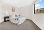 Standalone 5 beds (2 ensuites) + study nook 4.5 baths home with garage, 2 beds 2.5 baths ground floor, close to schools, shopping centres, 0.5 km to Riverhills School and Pakuranga Heights School, 0.9 km to v and Pakuranga Intermediate, 14A Okareka Place, Pakuranga Heights, Auckland