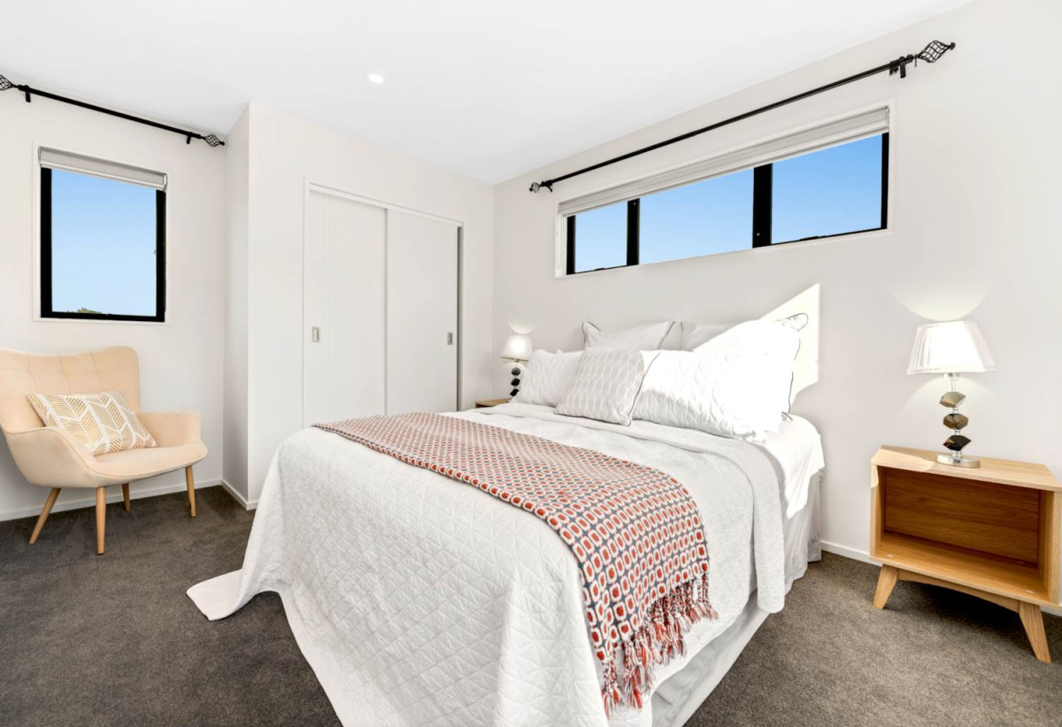Standalone 5 beds (2 ensuites) + study nook 4.5 baths home with garage, 2 beds 2.5 baths ground floor, close to schools, shopping centres, 0.5 km to Riverhills School and Pakuranga Heights School, 0.9 km to v and Pakuranga Intermediate, 14A Okareka Place, Pakuranga Heights, Auckland