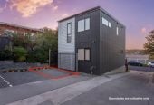 Vendor Relocating – Must Sell, Standalone 3 beds 2.5 baths home with car park, close to schools, shops, supermarkets, motorway access, 0.5 km to Willow Park School, 0.7 km to Northcote Intermediate School, 1.5 km to Northcote College, 2/20 Eban Avenue, Hillcrest, Auckland