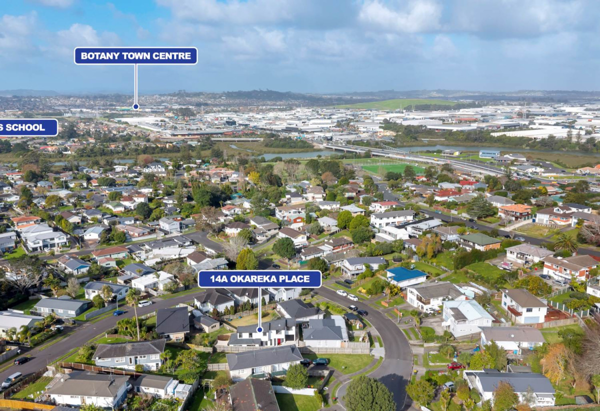 Standalone 5 beds (2 ensuites) + study nook 4.5 baths home with garage, 2 beds 2.5 baths ground floor, close to schools, shopping centres, 0.5 km to Riverhills School and Pakuranga Heights School, 0.9 km to v and Pakuranga Intermediate, 14A Okareka Place, Pakuranga Heights, Auckland