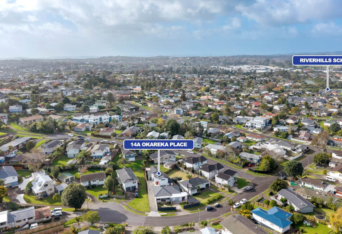 Standalone 5 beds (2 ensuites) + study nook 4.5 baths home with garage, 2 beds 2.5 baths ground floor, close to schools, shopping centres, 0.5 km to Riverhills School and Pakuranga Heights School, 0.9 km to v and Pakuranga Intermediate, 14A Okareka Place, Pakuranga Heights, Auckland