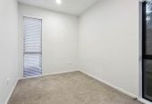Vendor Relocating – Must Sell, Standalone 3 beds 2.5 baths home with car park, close to schools, shops, supermarkets, motorway access, 0.5 km to Willow Park School, 0.7 km to Northcote Intermediate School, 1.5 km to Northcote College, 2/20 Eban Avenue, Hillcrest, Auckland