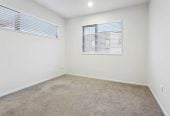 Vendor Relocating – Must Sell, Standalone 3 beds 2.5 baths home with car park, close to schools, shops, supermarkets, motorway access, 0.5 km to Willow Park School, 0.7 km to Northcote Intermediate School, 1.5 km to Northcote College, 2/20 Eban Avenue, Hillcrest, Auckland