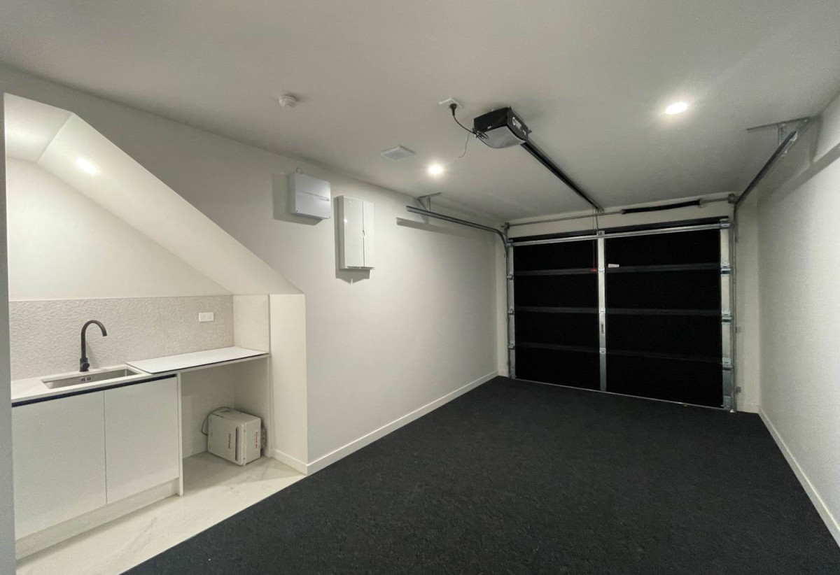 Brandnew 4 beds 3 baths home with garage, 1 bed 1 bath ground floor, close to schools, parks, shopping centre, 0.6 km to Sunny Hills School, 1.3 km to Farm Cove Intermediate, 1.9 km to Pakuranga College, Lot 3, 4 Glenmore Road, Sunnyhills, Auckland
