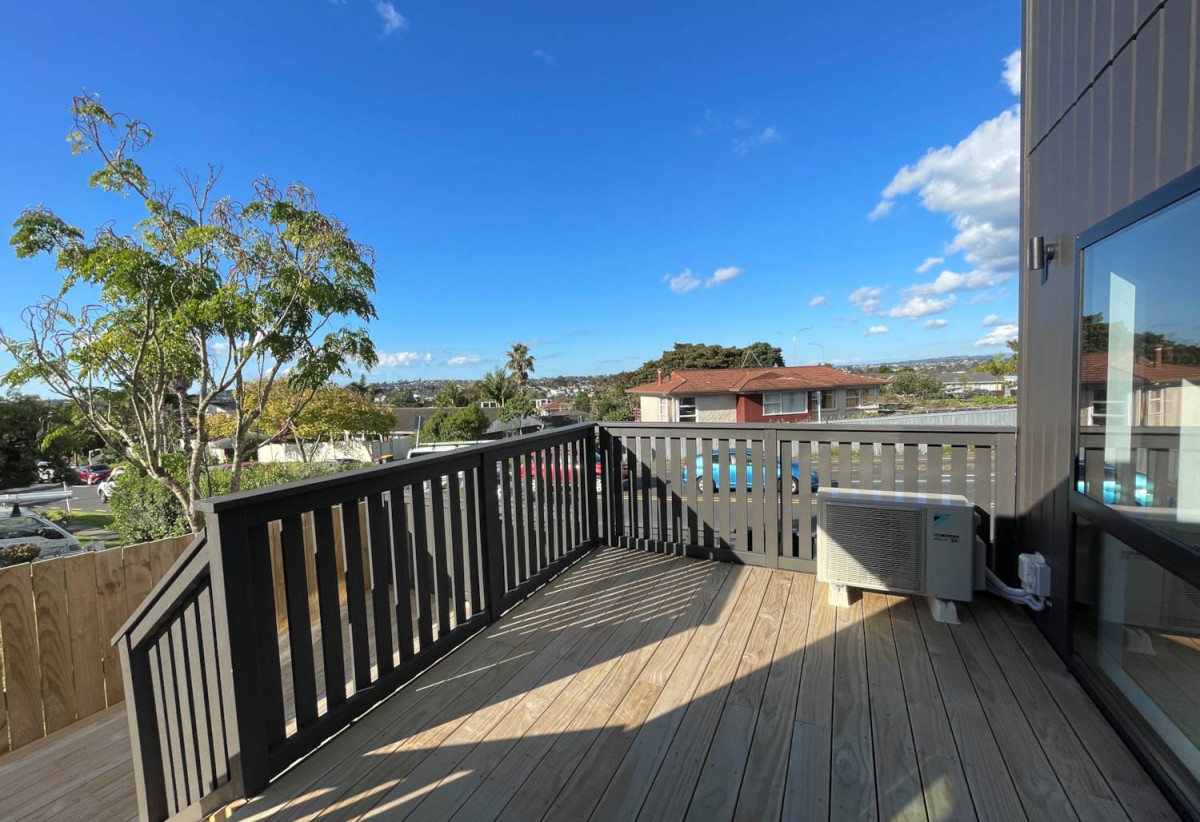 Brandnew 4 beds 3 baths home with garage, 1 bed 1 bath ground floor, close to schools, parks, shopping centre, 0.6 km to Sunny Hills School, 1.3 km to Farm Cove Intermediate, 1.9 km to Pakuranga College, Lot 3, 4 Glenmore Road, Sunnyhills, Auckland