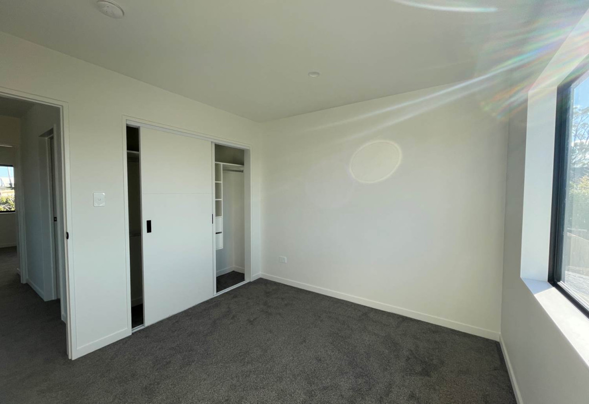 Brandnew 4 beds 3 baths home with garage, 1 bed 1 bath ground floor, close to schools, parks, shopping centre, 0.6 km to Sunny Hills School, 1.3 km to Farm Cove Intermediate, 1.9 km to Pakuranga College, Lot 3, 4 Glenmore Road, Sunnyhills, Auckland
