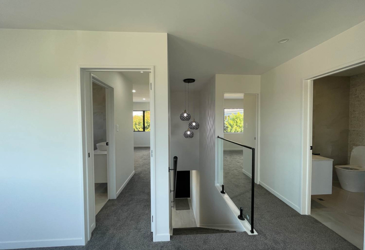 Brandnew 4 beds 3 baths home with garage, 1 bed 1 bath ground floor, close to schools, parks, shopping centre, 0.6 km to Sunny Hills School, 1.3 km to Farm Cove Intermediate, 1.9 km to Pakuranga College, Lot 3, 4 Glenmore Road, Sunnyhills, Auckland